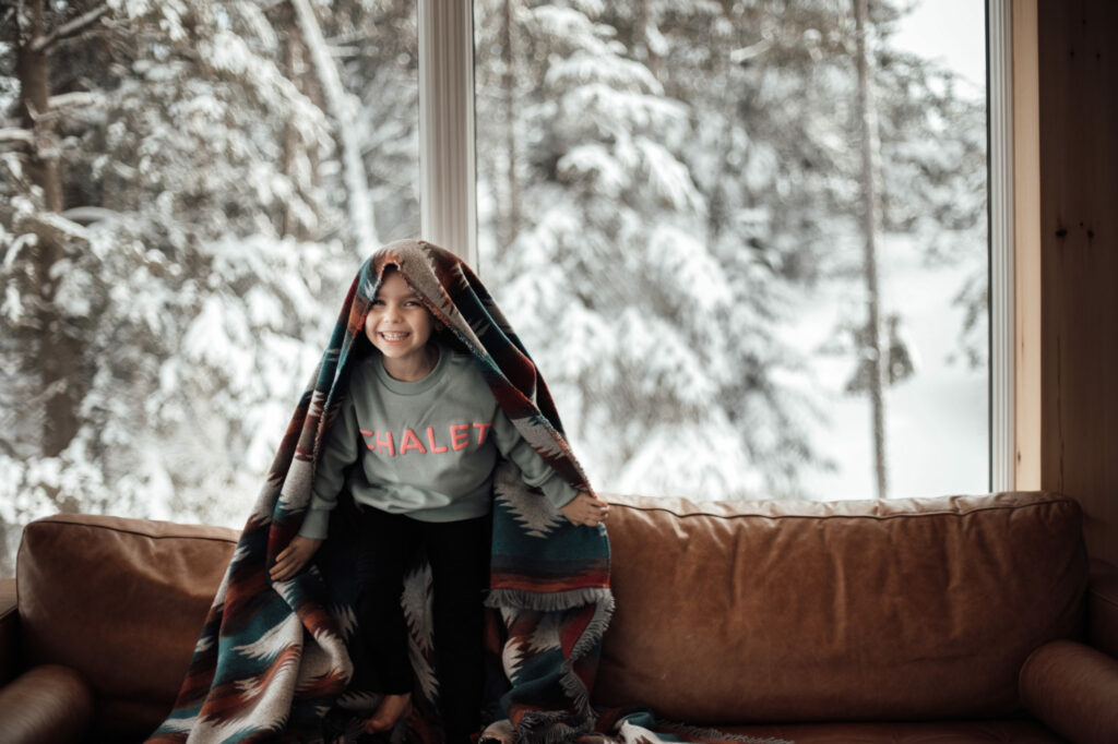 Séance photo famille en hiver au chalet (Québec) - 22